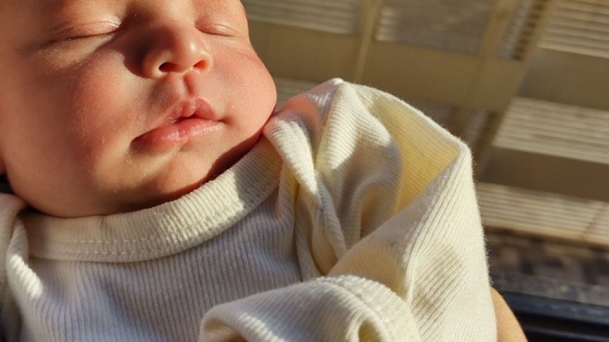 ¿Es normal que mi bebé se despierte por la noche? Sí, y qué hacer